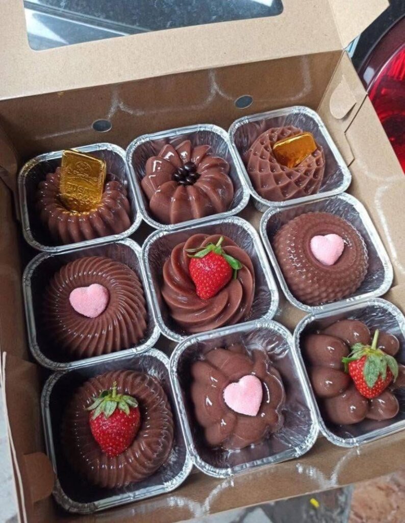 Hi, Do you think these desserts would be good for an event? Do you like chocolate with fruit?