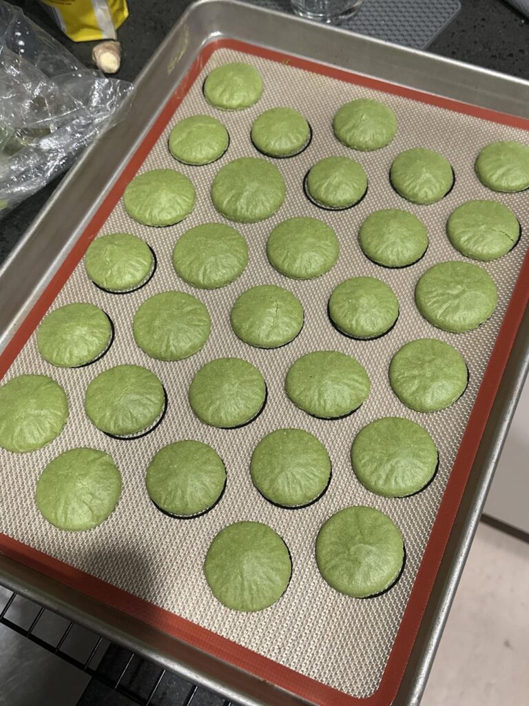 Can too much gel food coloring cause wrinkling?