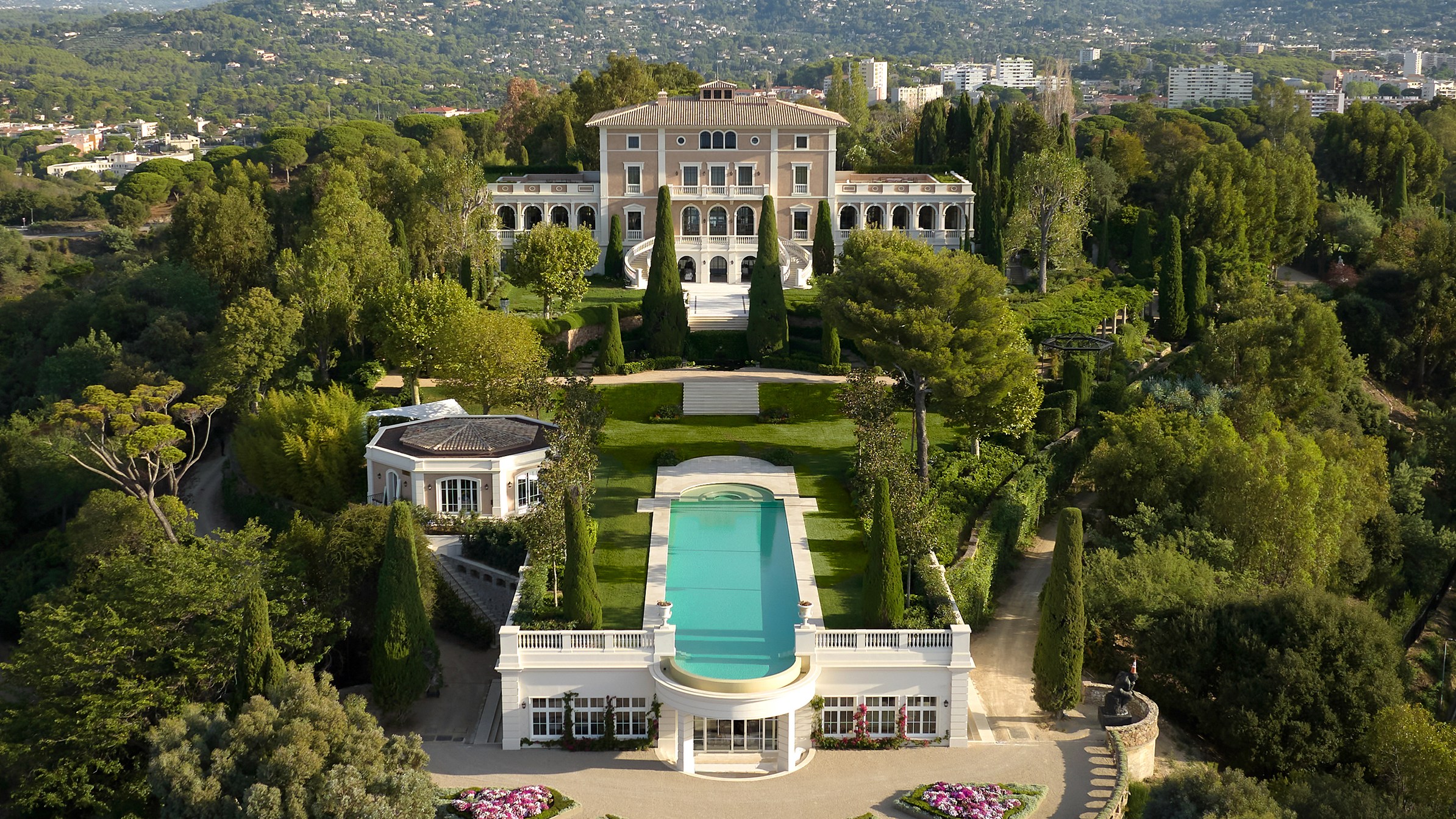 Chris Parker remodels a garden that starred in a Hitchcock classic