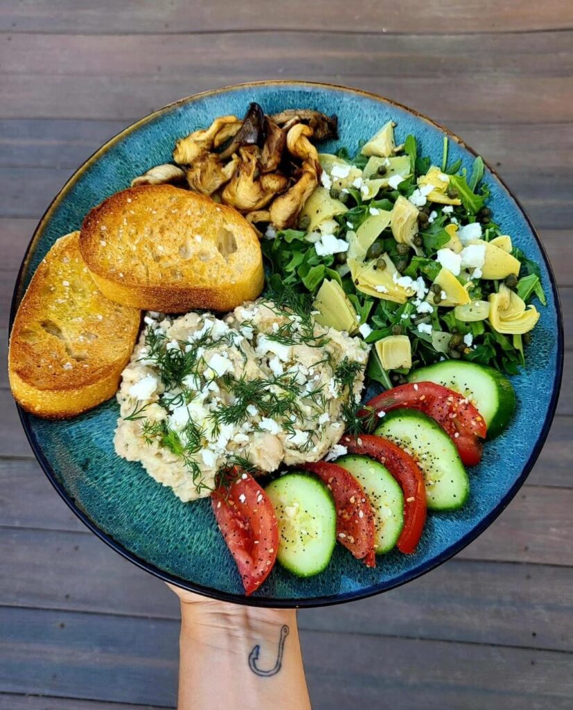 meatless monday: lemon dill white bean dip, arugula/artichoke heart/caper/feta salad, sautéed lion's mane & oyster mushrooms, tomato & cucumber, broiled italian toasts.