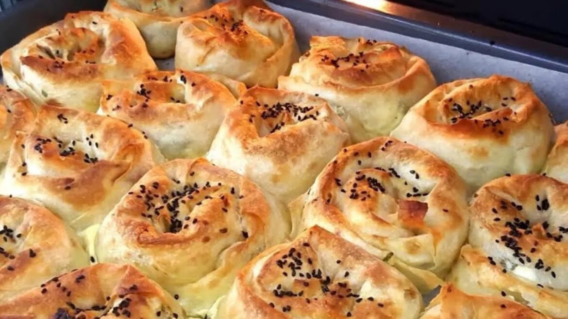 Easy Börek Recipe In 15 Minutes with Spinach and Feta! (Quick & Delicious) Easy Börek Recipe In 15 Minutes with Spinach and Feta! (Quick & Delicious)