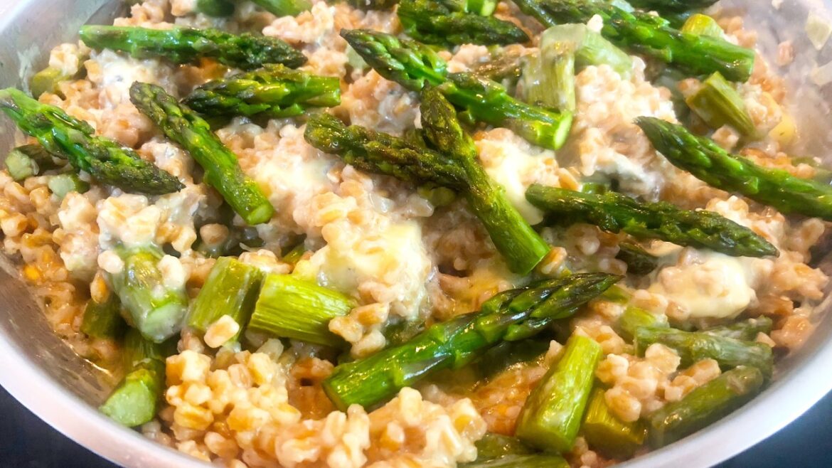 SPELT RISOTTO with ASPARAGUS and GORGONZOLA ! #recipe #lellaskitchen SPELT RISOTTO with ASPARAGUS and GORGONZOLA ! #recipe #lellaskitchen