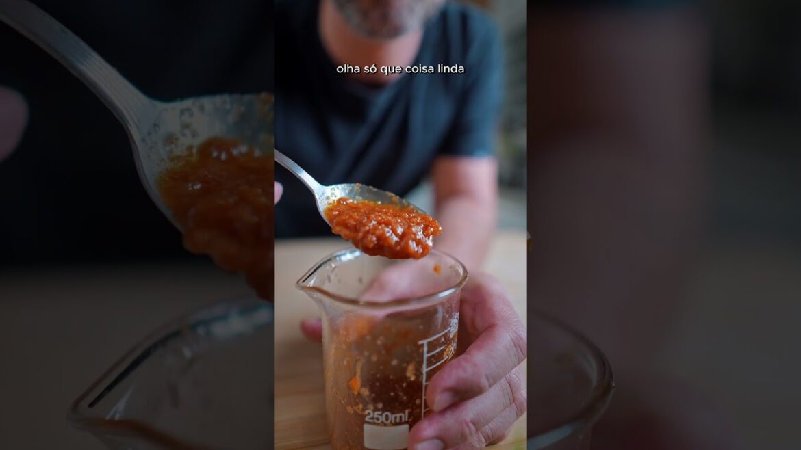 Lagosta grelhada na manteiga de bacon com risoto de açafrão Lagosta grelhada na manteiga de bacon com risoto de açafrão