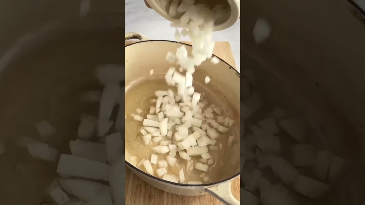 Simple and Nourishing Tuscan White Bean Soup with Kale Simple and Nourishing Tuscan White Bean Soup with Kale