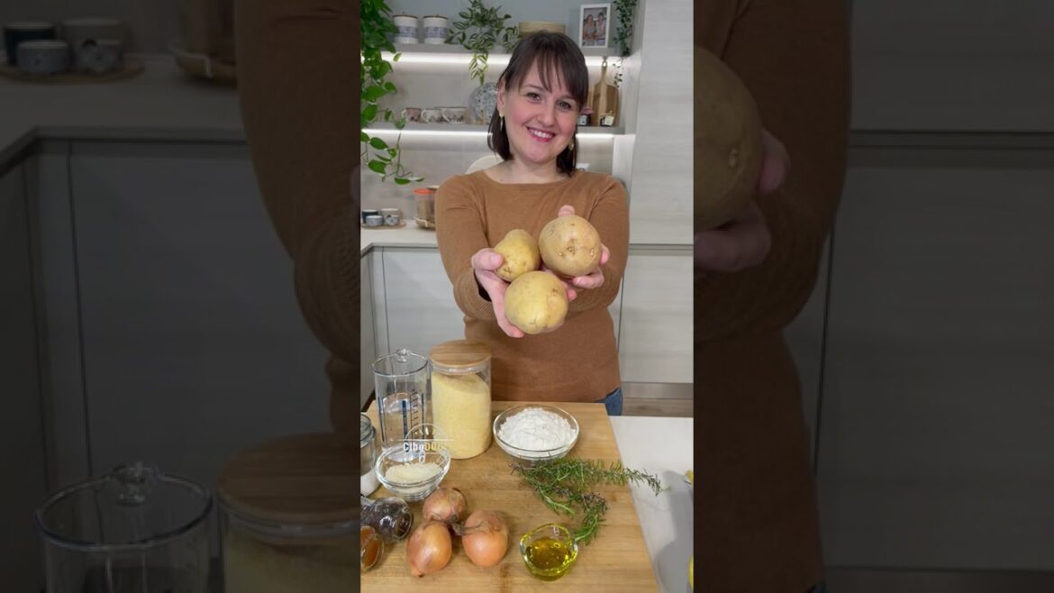 E’ più veloce di una focaccia questa schiacciata di patate e cipolle E' più veloce di una focaccia questa schiacciata di patate e cipolle