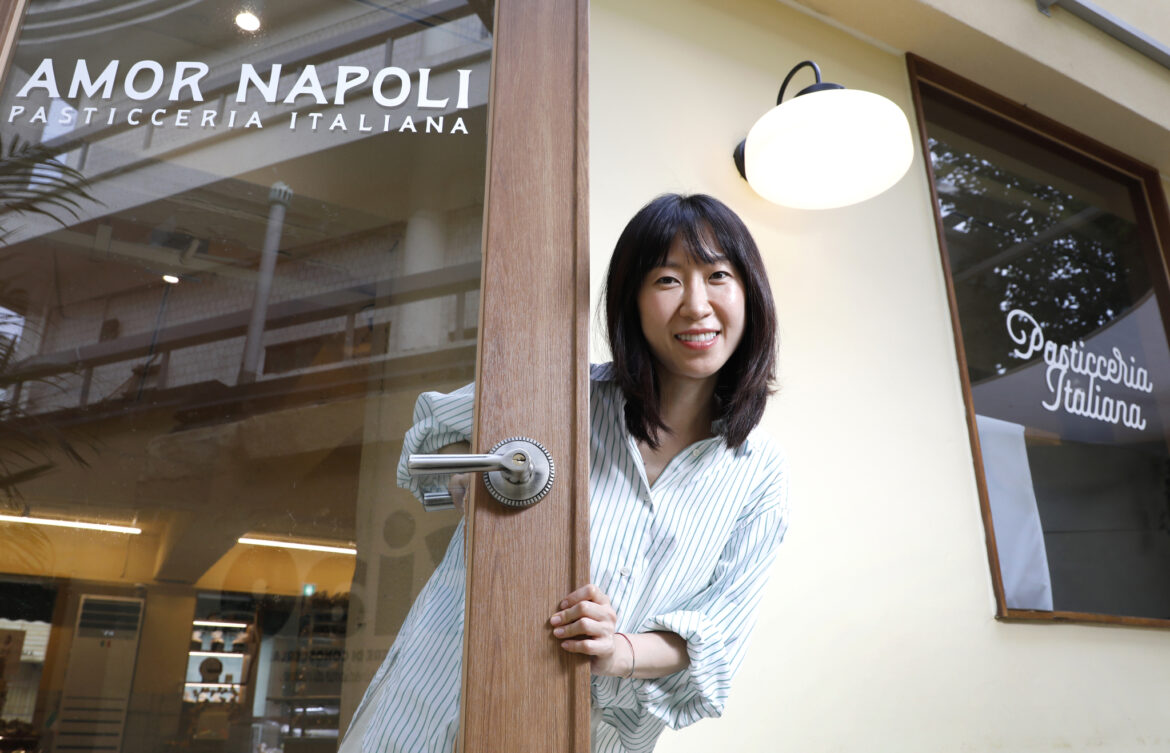 Dore Dore founder Kim Kyung-ha at her new cafe Amor Napoli in Jongno District, central Seoul [PARK SANG-MOON]