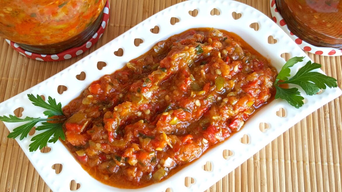 DELICIOUS ROASTED EGGPLANT & PEPPER BREAKFAST SAUCE | Perfect for Winter Storage and Full of Flavor