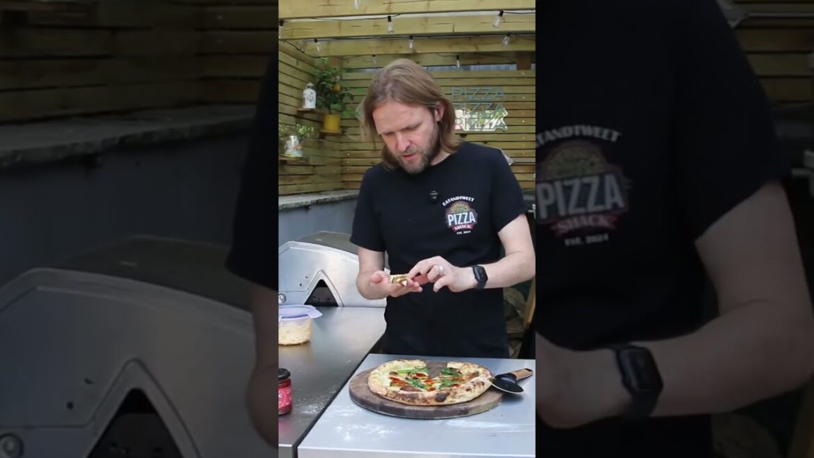 Roast potatoes, tenderstem broccoli and Garlic chilli jam. }pizza #rasty #food #pizzq