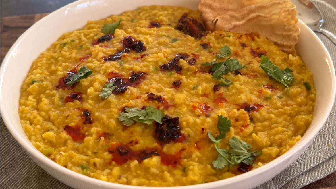 Simple and delicious khichri recipe/ one pot recipe/ Pressure cooker recipe Simple and delicious khichri recipe/ one pot recipe/ Pressure cooker recipe