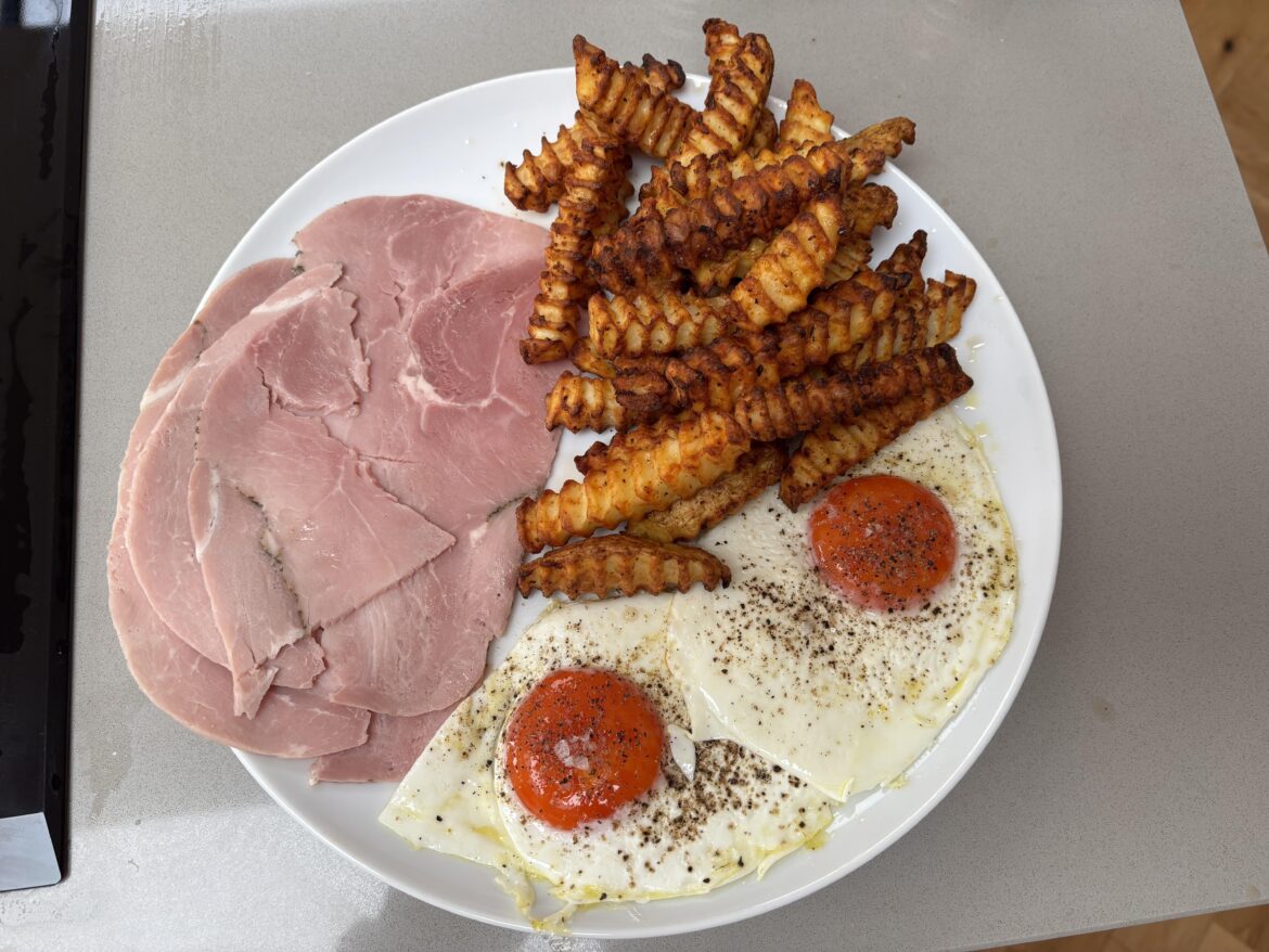 Torchon ham, egg and crinkle cut chips