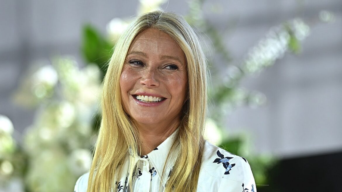 Topless Gwyneth Paltrow shares Tuscan breakfast recipe online, fans react Topless Gwyneth Paltrow shares Tuscan breakfast recipe online, fans react