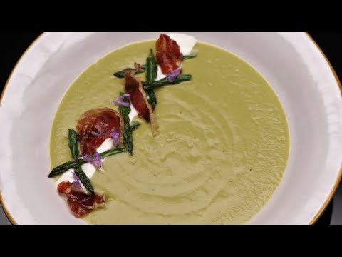 Crema de espárragos con jamón crujiente Crema de espárragos con jamón crujiente