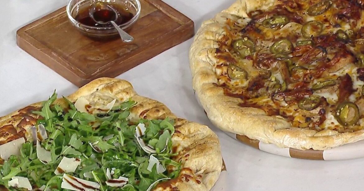 BBQ Pulled Pork and White Garlic Pizzas: Get the 2 Recipes! BBQ Pulled Pork and White Garlic Pizzas: Get the 2 Recipes!