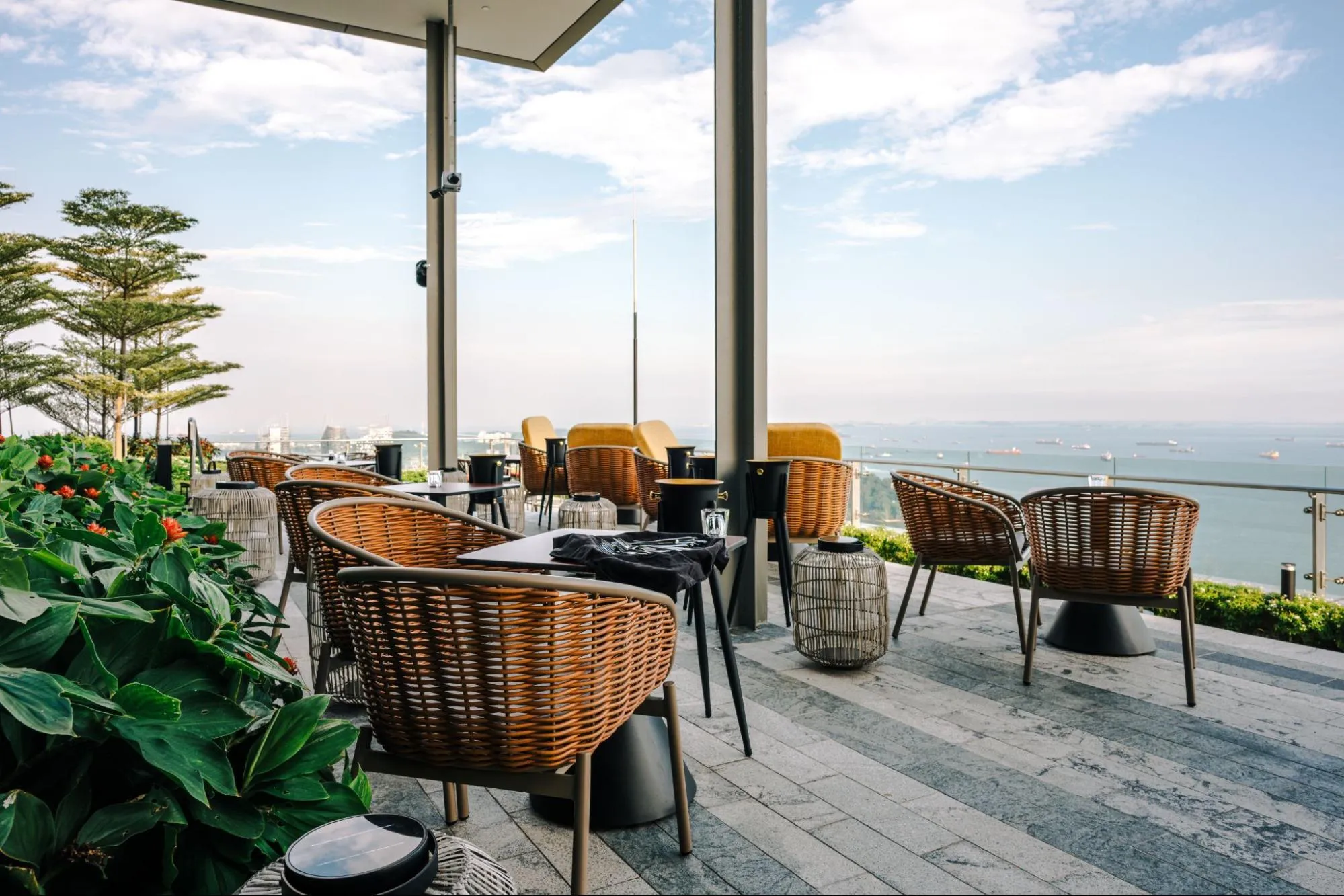 La Luna bar at 1-Alfaro Singapore