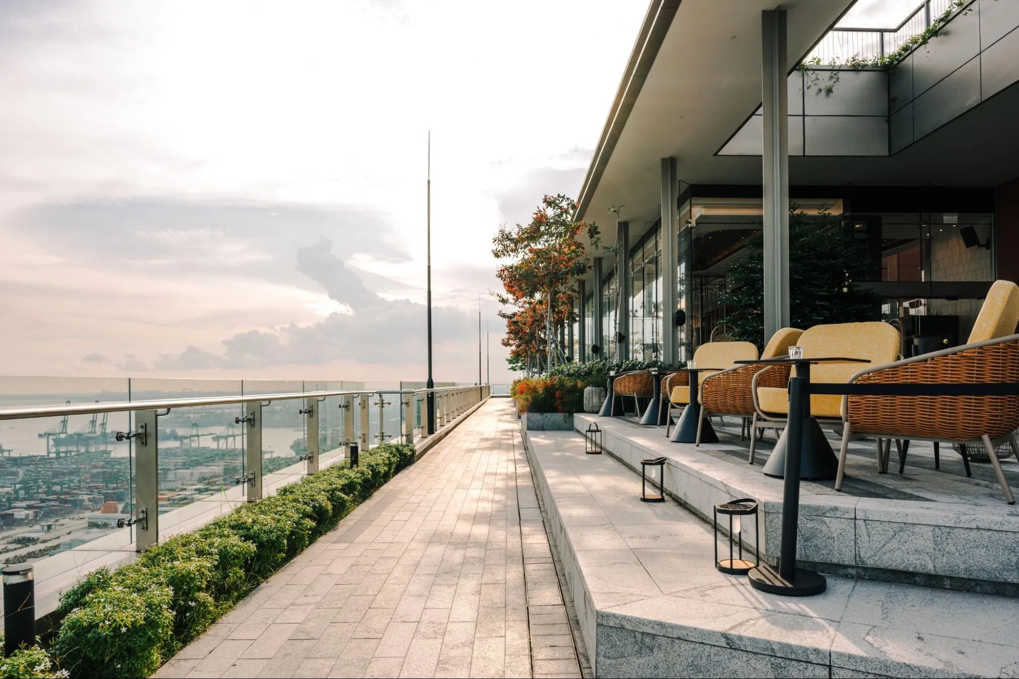 La Luna bar at 1-Alfaro Singapore