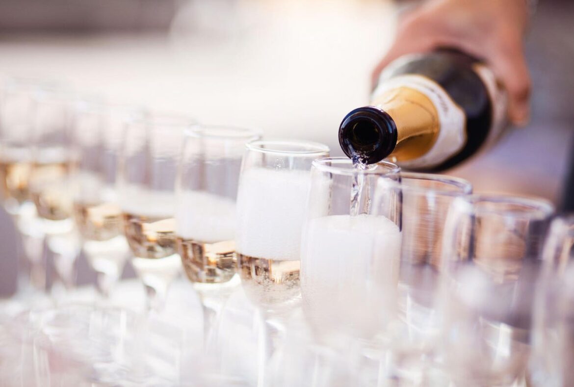 What’s The Difference Between Champagne and Crémant?