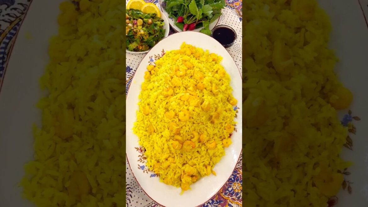 طرز تهیه میگو پلو ساده و خوشمزه / پلو مخلوط غذای دریایی آشپزی ایرانی با هلن shrimp with rice recipe