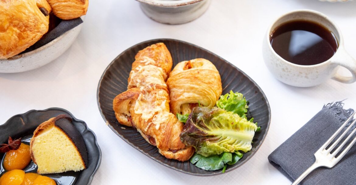 Review: French Cafe La Mercerie Is a Dreamy, Luxe Fantasy Review: French Cafe La Mercerie Is a Dreamy, Luxe Fantasy