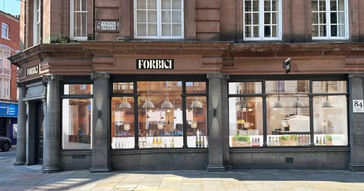 New restaurant where ‘world’s most powerful’ pizza is served with scissors to open in Manchester Ipso logo