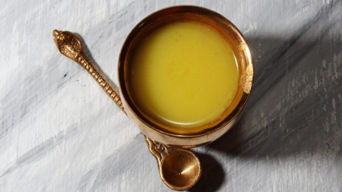 Cardiologist suggests the 5 best oils for Indian cooking ‘backed by science, not trends’: Ghee to sesame oil | Health Cardiologist suggests the 5 best oils for Indian cooking ‘backed by science, not trends’: Ghee to sesame oil | Health