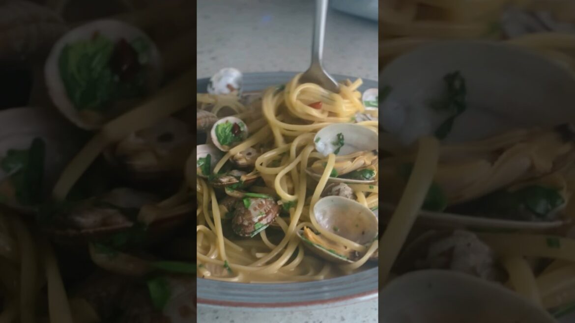 Cozy night with vongole.             #pasta #food #yummy #noodle #dinner