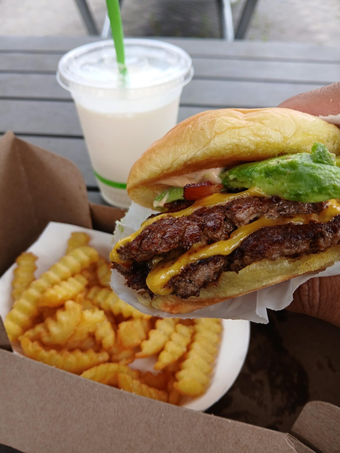 This time, I made sure to include the fries in the pic