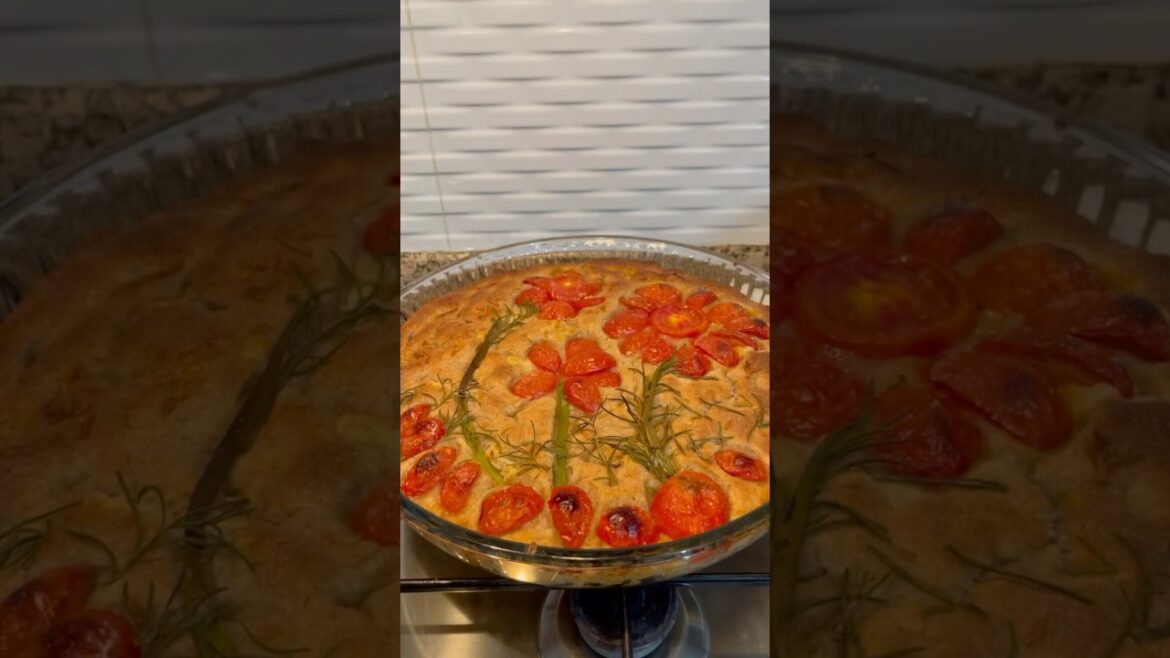 İtalyan Focaccia Ekmeği Tarifi. #foccacia #ekmek #ekmekyapımı #italyan İtalyan Focaccia Ekmeği Tarifi. #foccacia #ekmek #ekmekyapımı #italyan