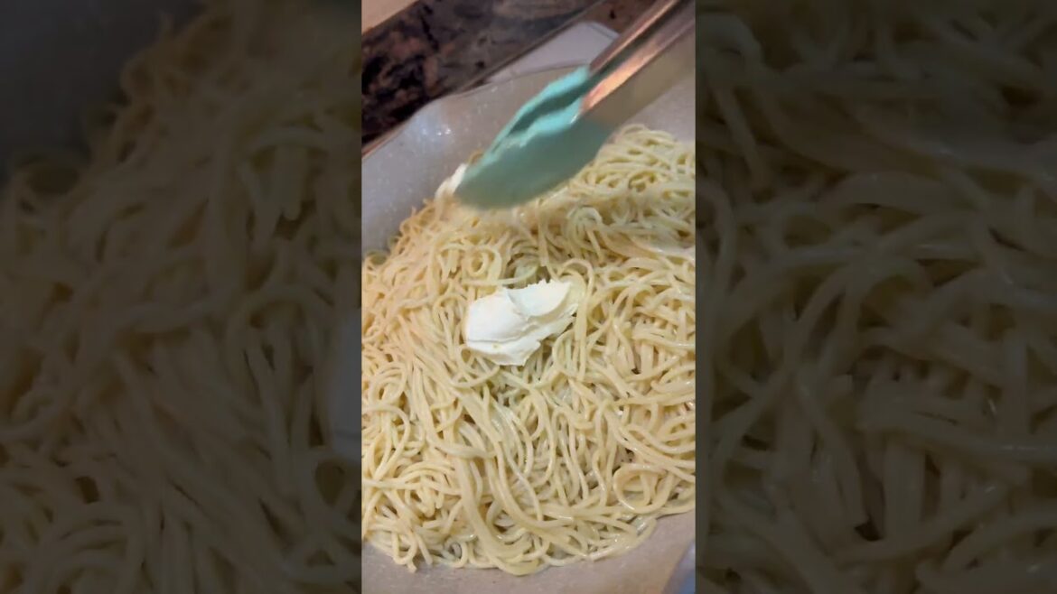 Milanesa, rellenas, bañadas en crema de champiñones, acompañado de espagueti y ensalada ❤️ #fyp￼