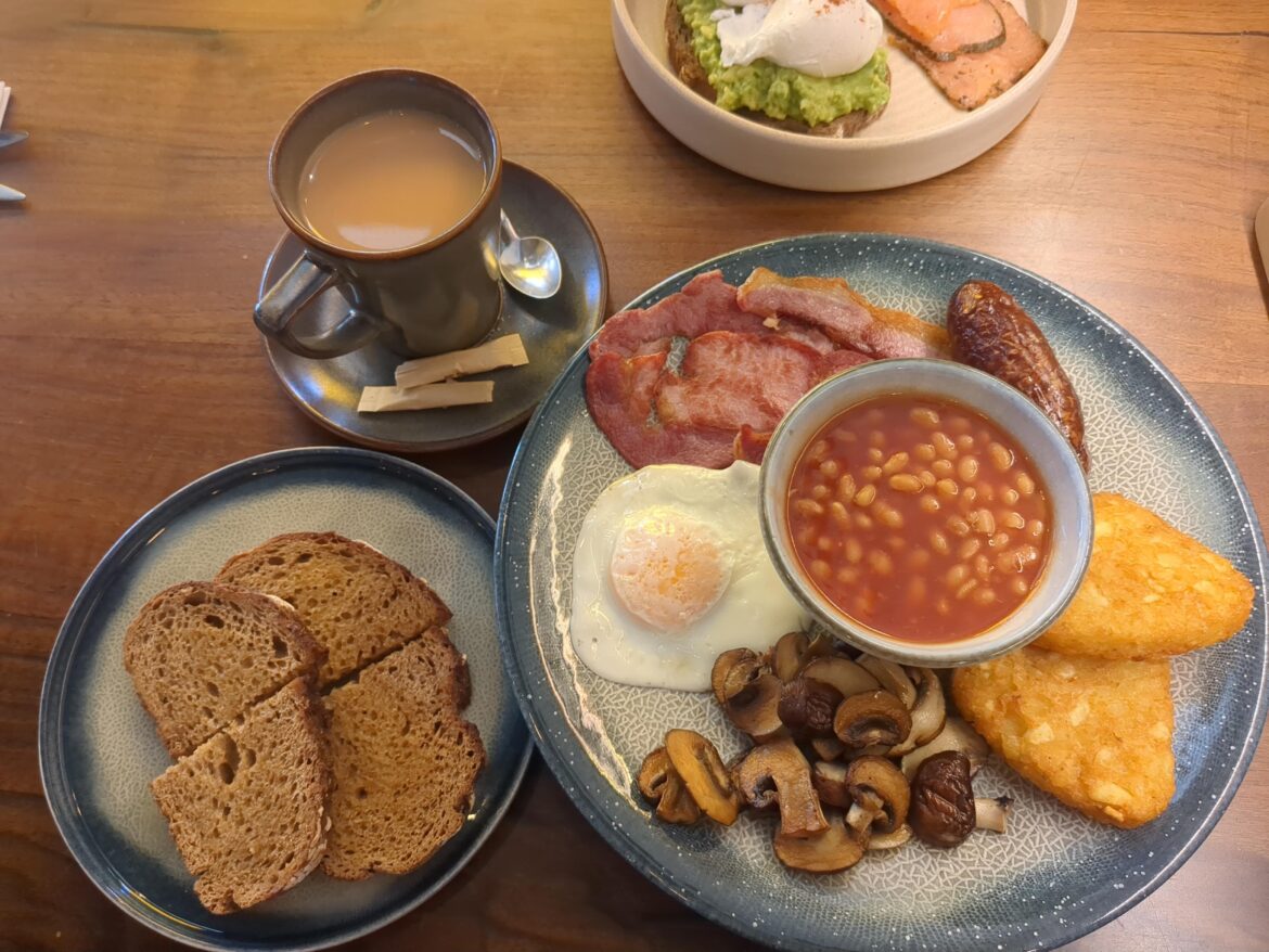 11 £ in London + tea (2£) Feel robbed but tasted good