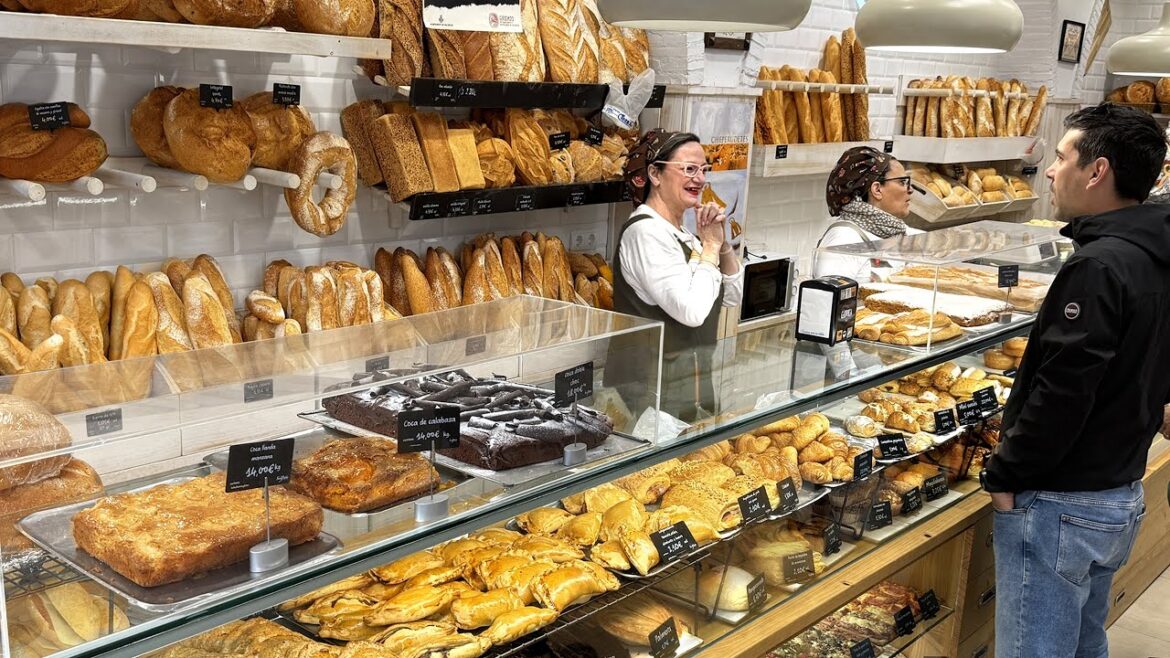 An ENTIRE family running a Spanish Bakery for more than 50 YEARS! Traditional spanish BREAD!
