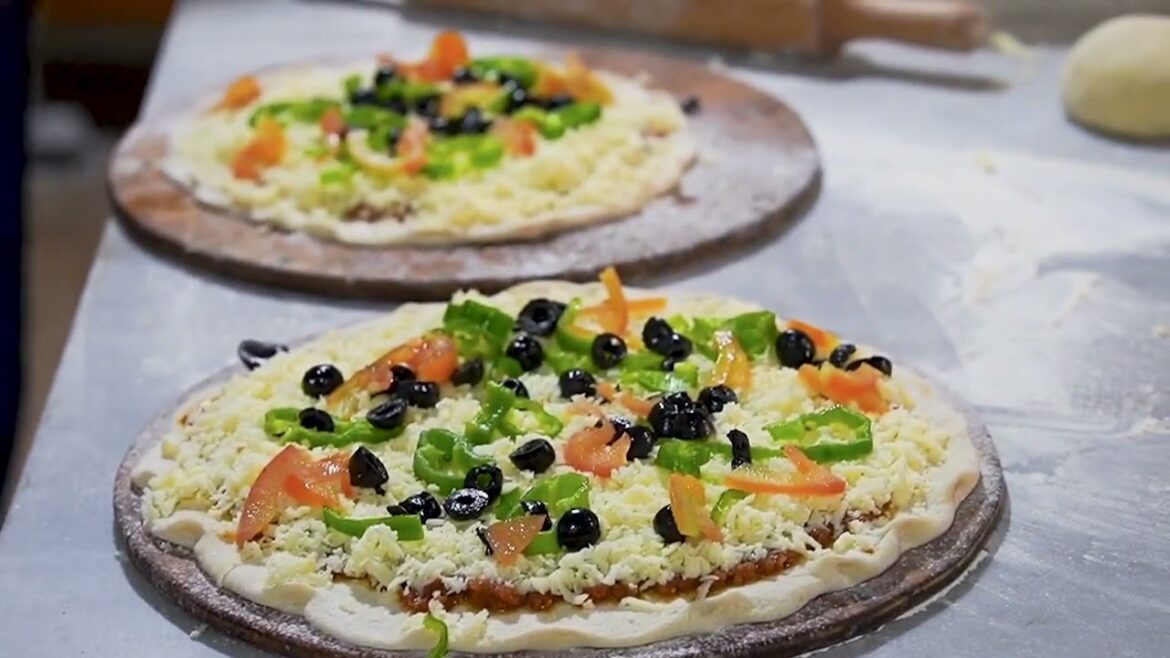 تحضير البيتزا والمحمرة واللبنة والجبنة بأسلوب المطاعم | مذاقات ملكية