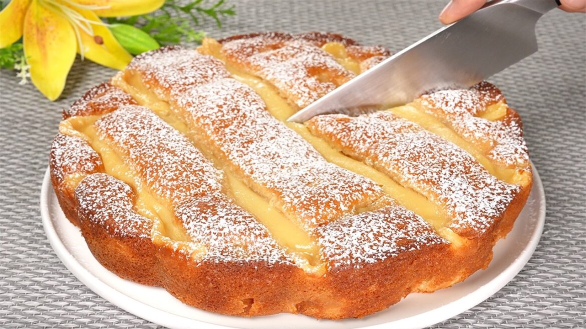 Ein Apfelkuchen mit Creme, der in Ihrem Mund schmilzt! Einfach und lecker
