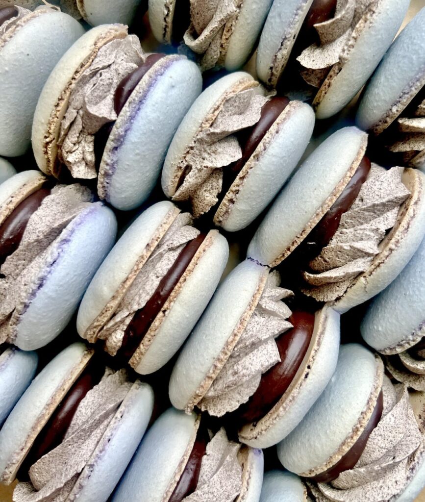 Cookies & Cream with infused ganache 🍃🖤