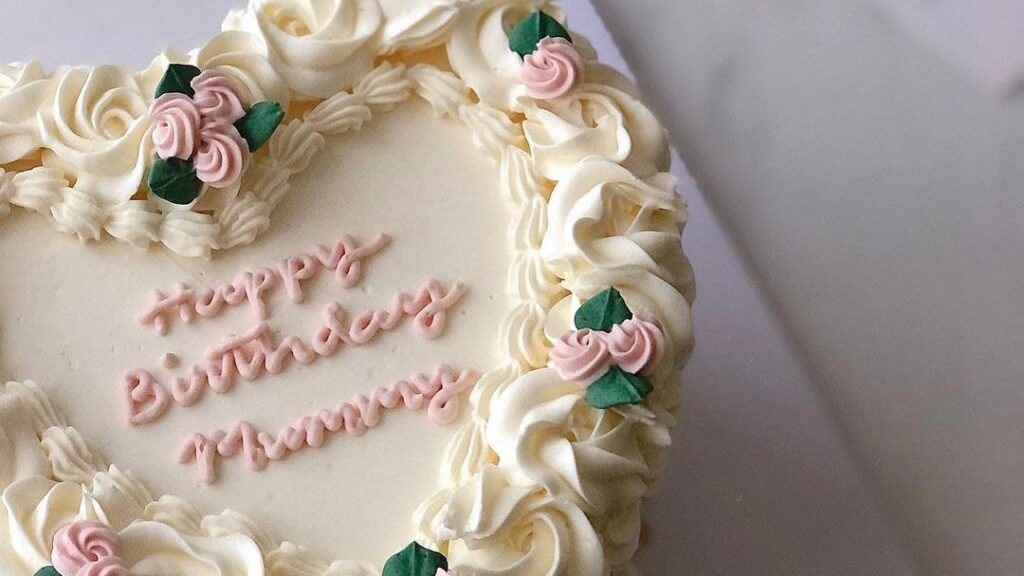 These bakeries offer stunning vintage buttercream cake creations