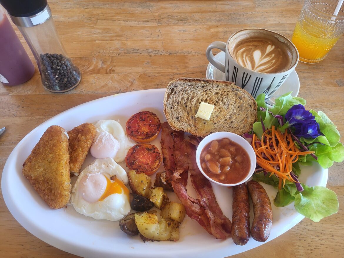 A surprisingly good full English i got on Koh Tao, an island in Thailand