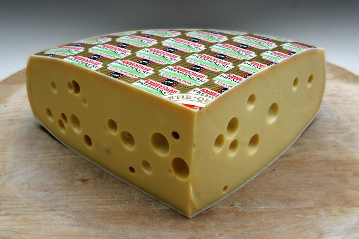 The photo of Emmental for Wikipedia looks strangely AI like