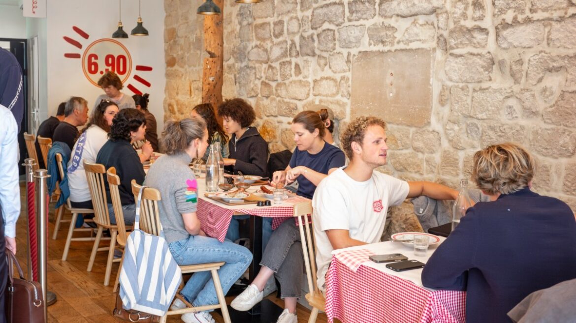 French have an appetite for cut-price dinners in divisive trend French have an appetite for cut-price dinners in divisive trend