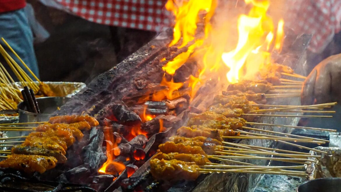 Satay from Stalls 7 & 8 in Lau Pa Sat is considered one of the best in SG 🇸🇬