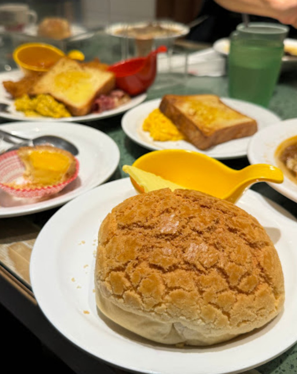 A pineapple bun and other breakfast dishes at Red Tea Café. Photo: Facebook/ Joy Cho