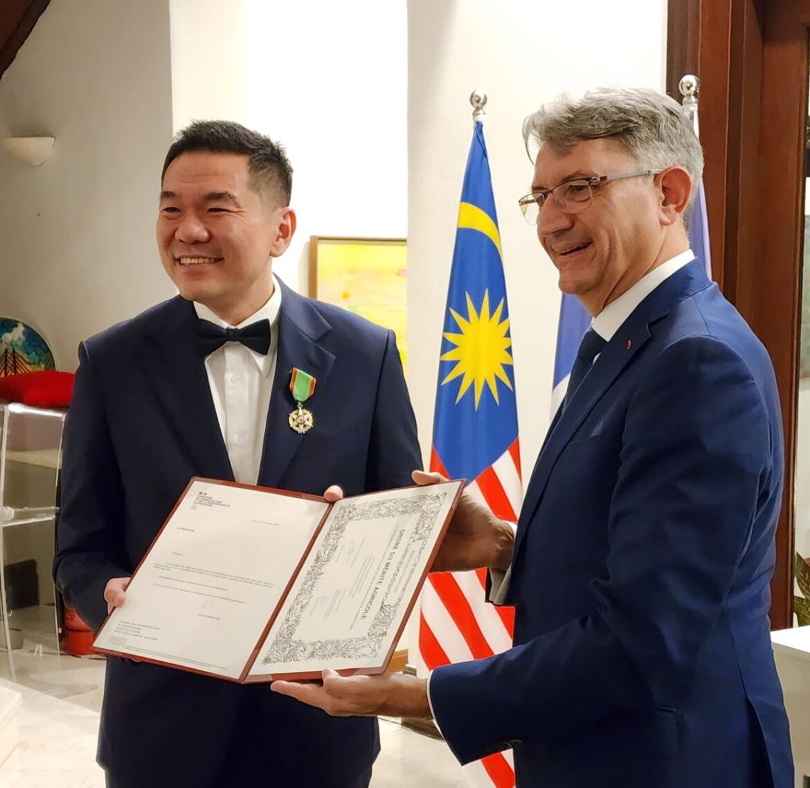 Famed Malaysian chef Darren Chin receives knighthood from the French Republic Famed Malaysian chef Darren Chin receives knighthood from the French Republic