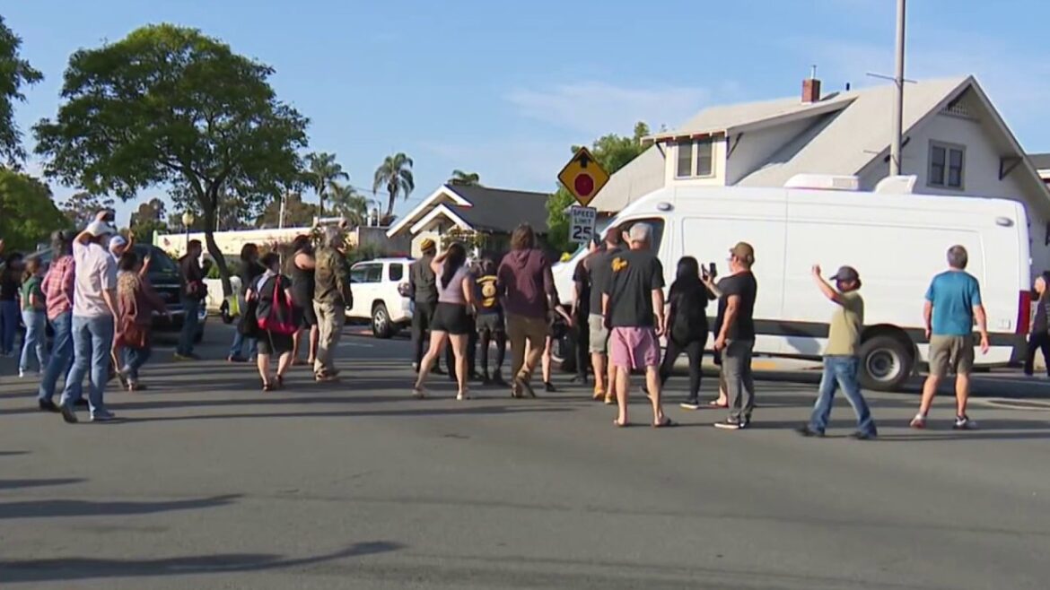 ICE agents conduct operation at restaurant in South Park – NBC 7 San Diego