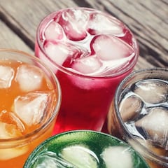 Two nutritionists discover the difference between a US and a European soft drink: “There are four different names for sugar”