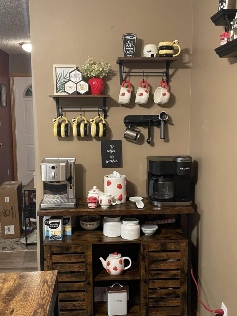 Strawberries 🍓 & Bumblebees 🐝 Theme