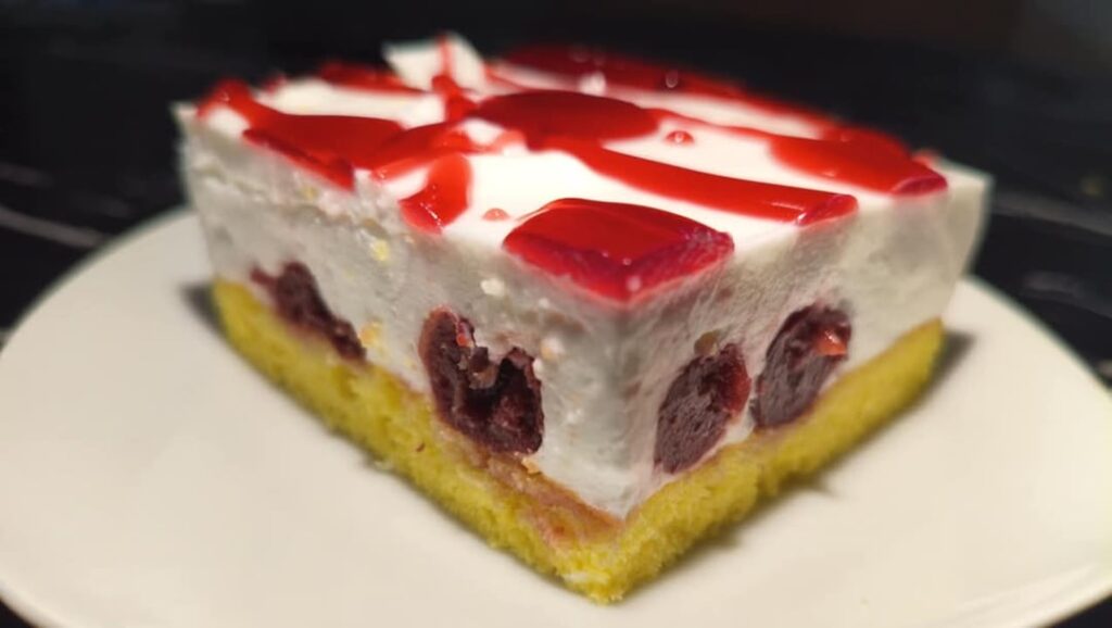 Yogurt cubes, according to the old recipe when whipped cream was bought in powder form, a light and refreshing cake, one of my favorites because it is less sweet, just right for these hot days The procedure and ingredients are in the comments Enjoy