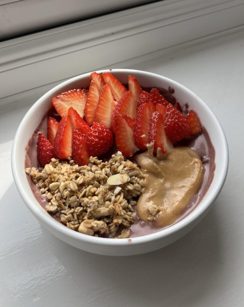 Açai bowl 🫐🍓🥜