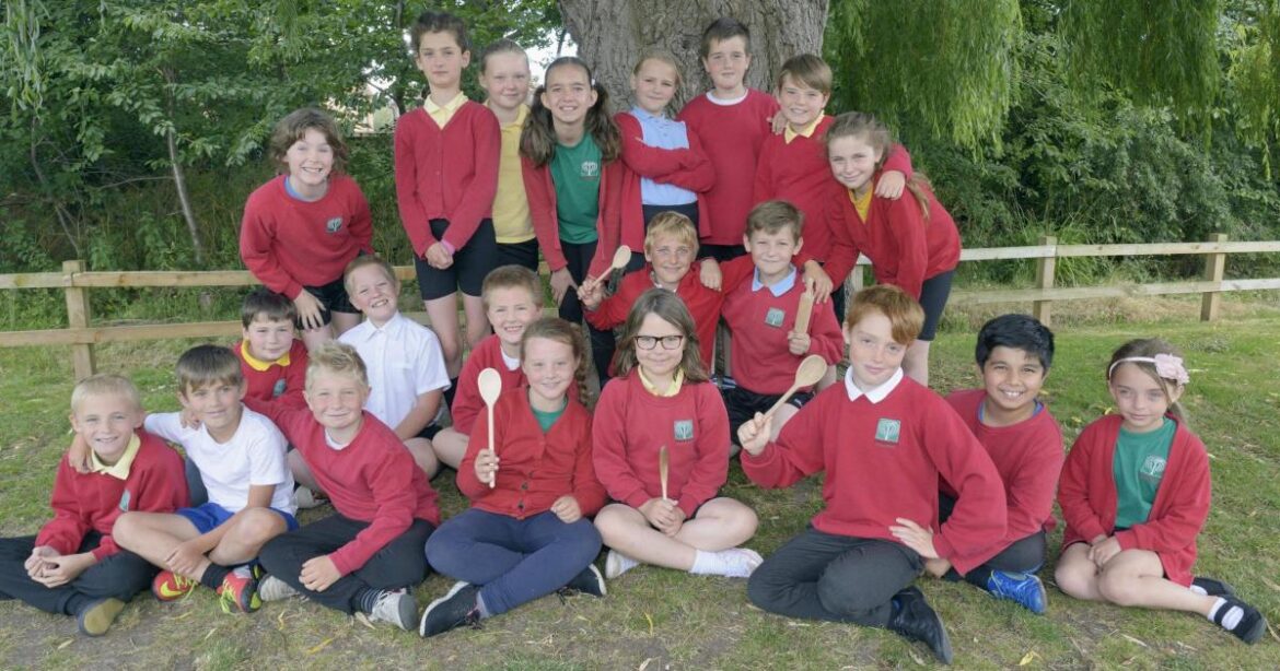 Head chef of North Petherton restaurant helps school children make French desserts