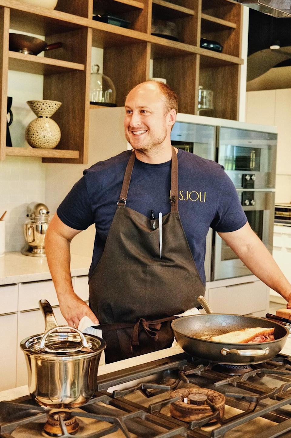 Pasjoli chef-owner Dave Beran prepares a grilled cheese sandwich in the LA Times Kitchen.