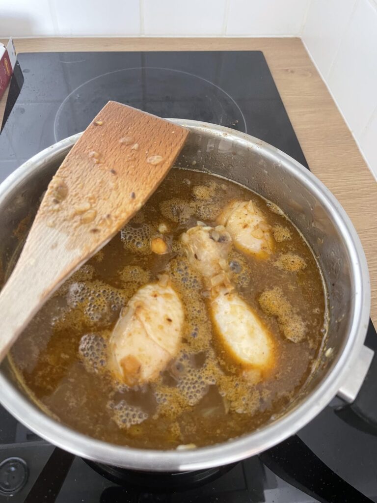 Murgh cholay (Indian chicken & chickpea stew)