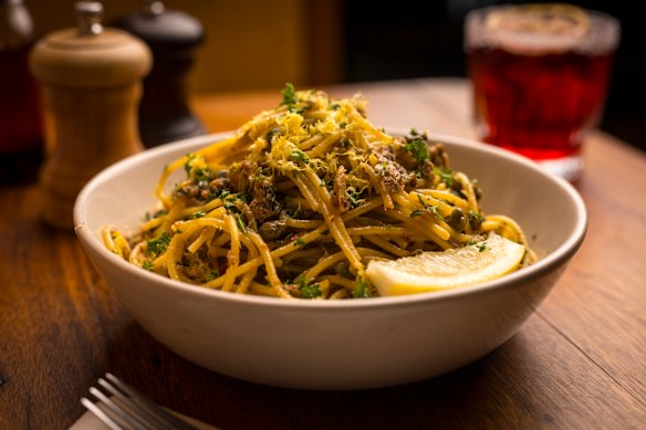 Spaghetti with tuna, anchovies and chilli.