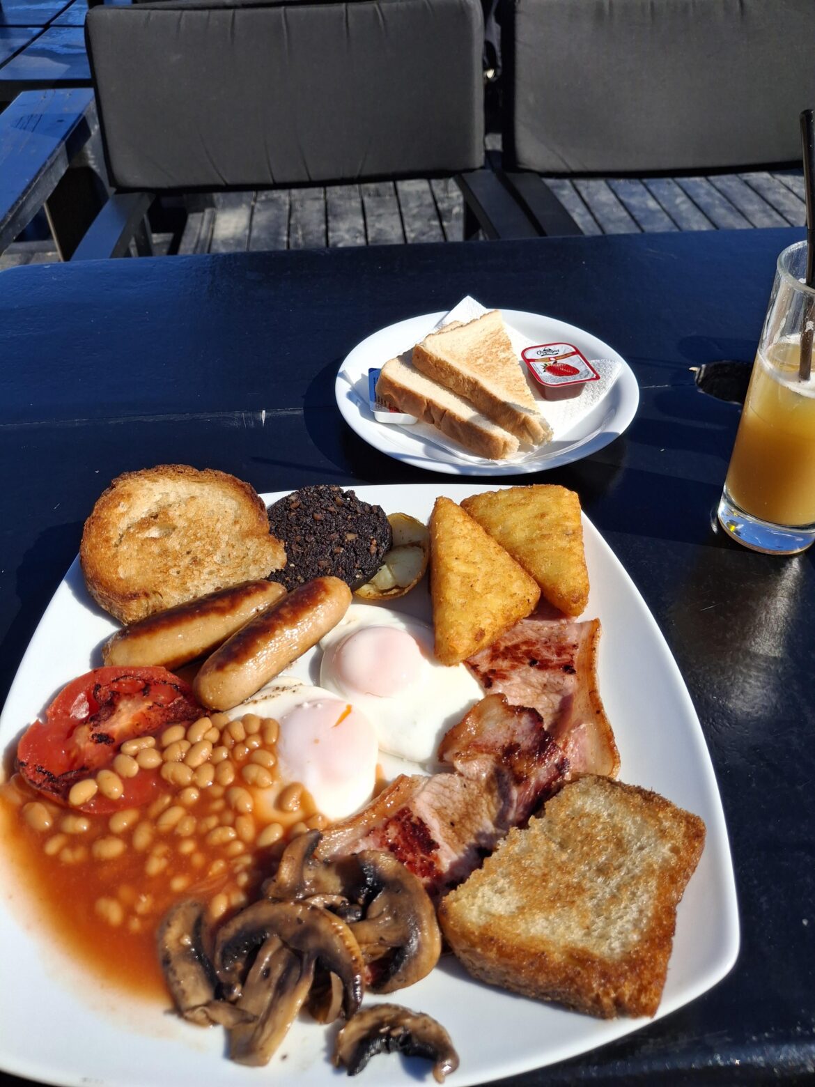 Pirates Bar, Roda, Corfu. €9.50 (£8)